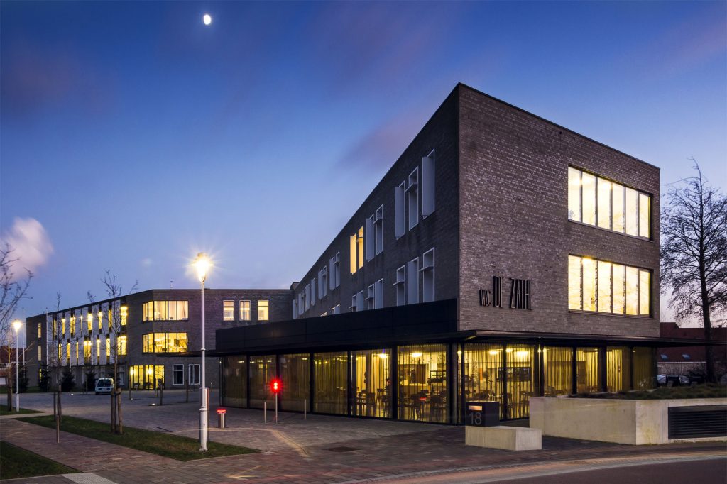 DE Zathe Nieuwpoort architectuur fotografie blauw uur